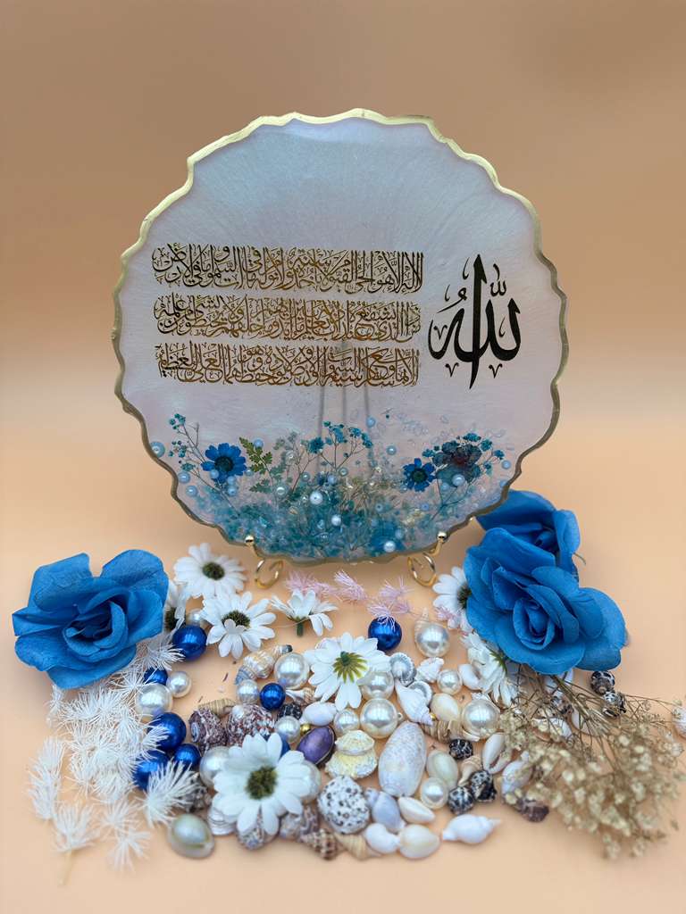 10-Inch Round Resin Plaque – Handcrafted Décor