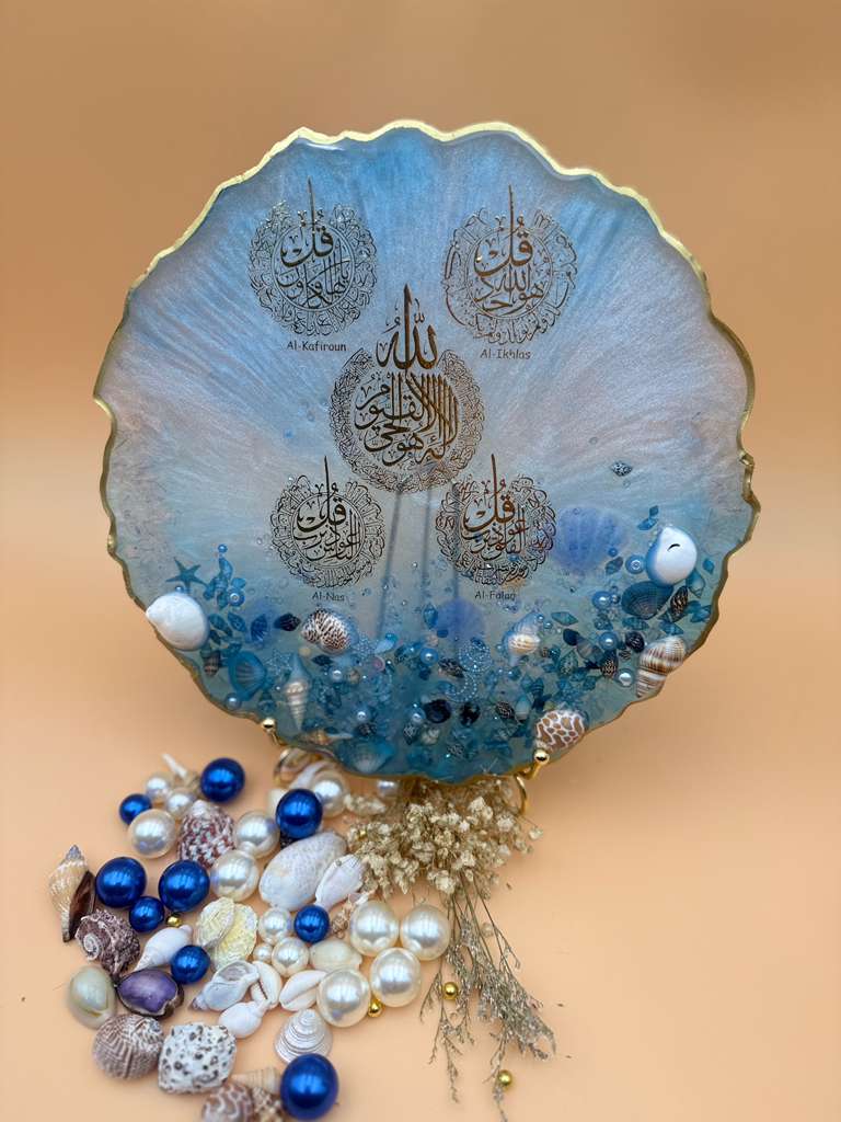 10-Inch Round Resin Plaque – Handcrafted Décor