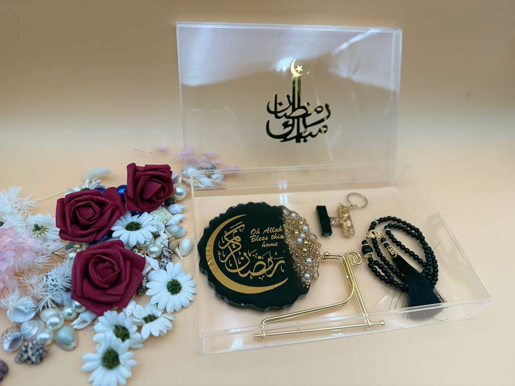 Ramadan Classic Gift Box with Plaque, Bookmark & Keychains