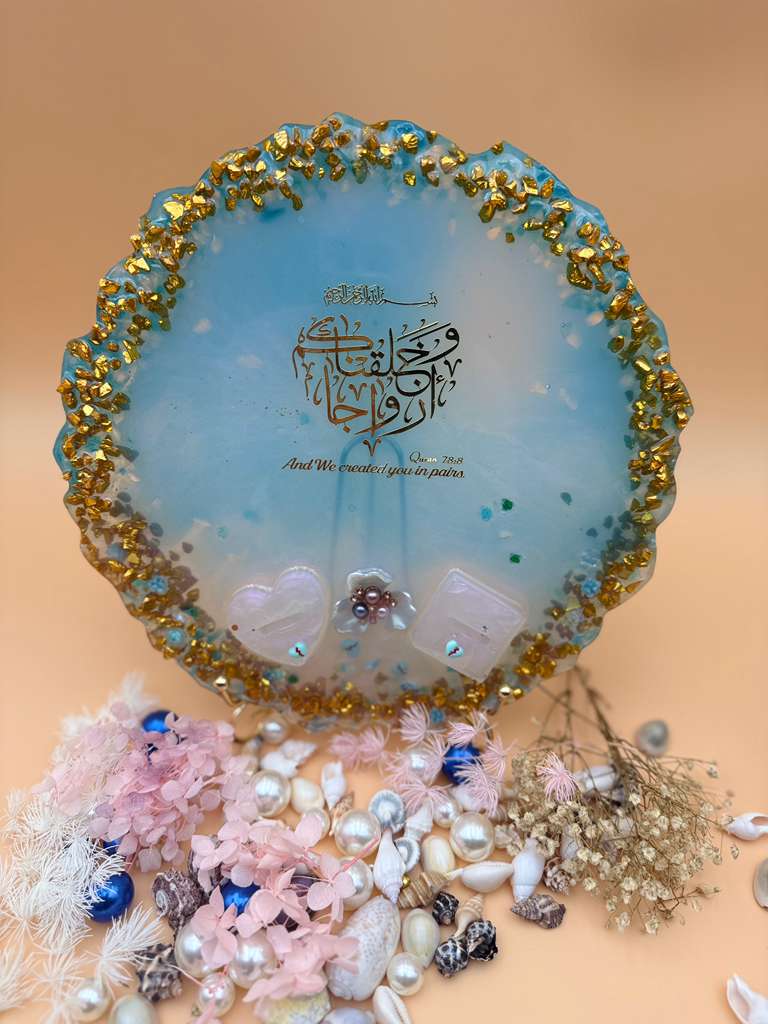 10-Inch Round Resin Plaque – Handcrafted Décor