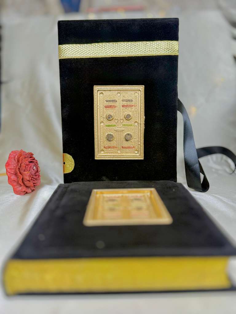 Velvet Quran Gift Set – Quran & Stand